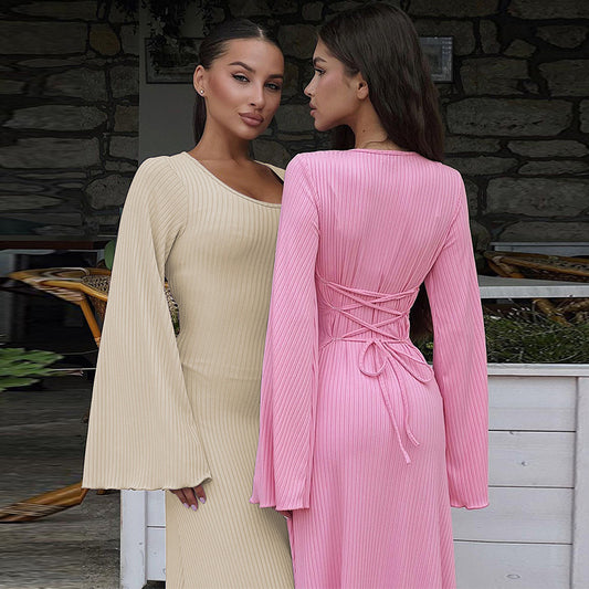 Robe Longue Élégante à Manches Évasées – Col Carré & Tissu Côtelé